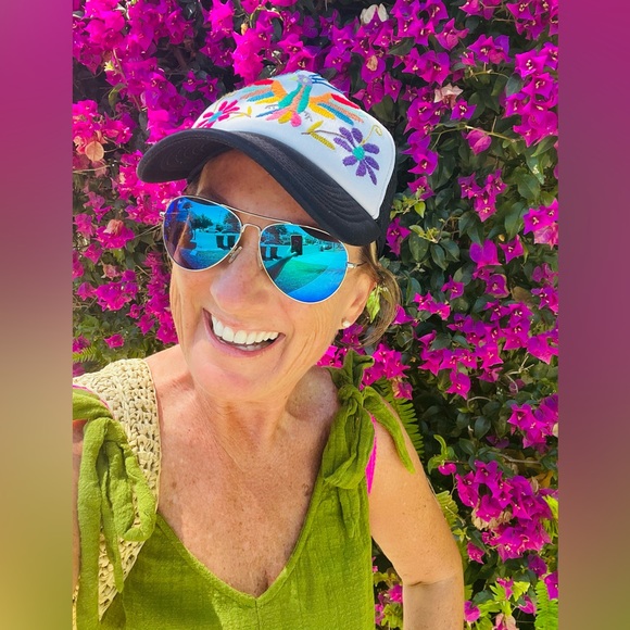 Meet your Posher, Stephanie - Picture 3 of 3